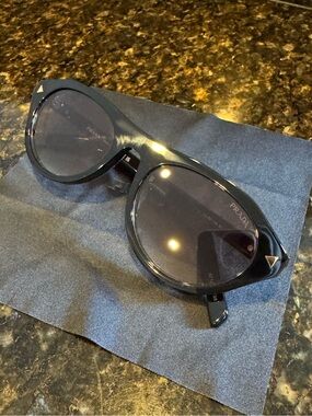 New Prada Sunglasses brown/black